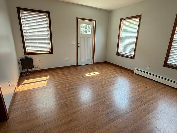 5th image of 263 Bourne Ave #1F