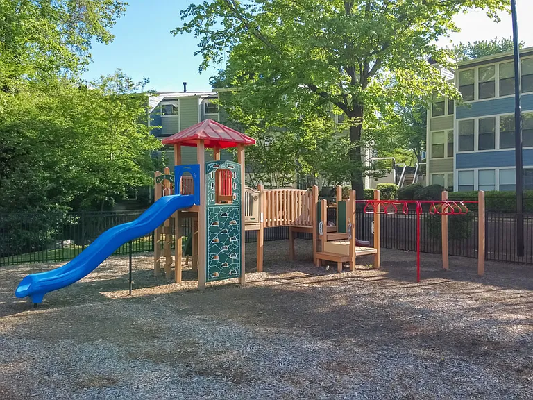 Chatsworth Apartments — Photo 17