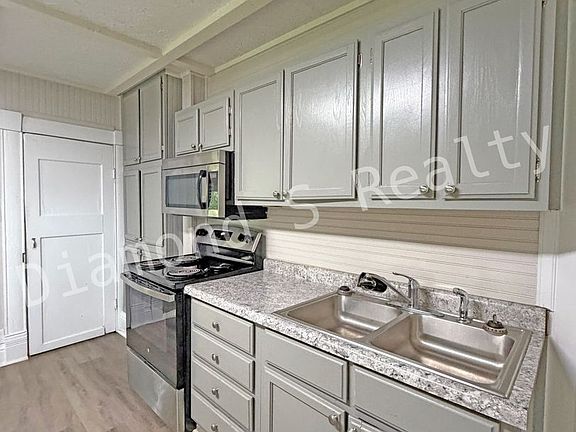 4th image of 240 E Mill St