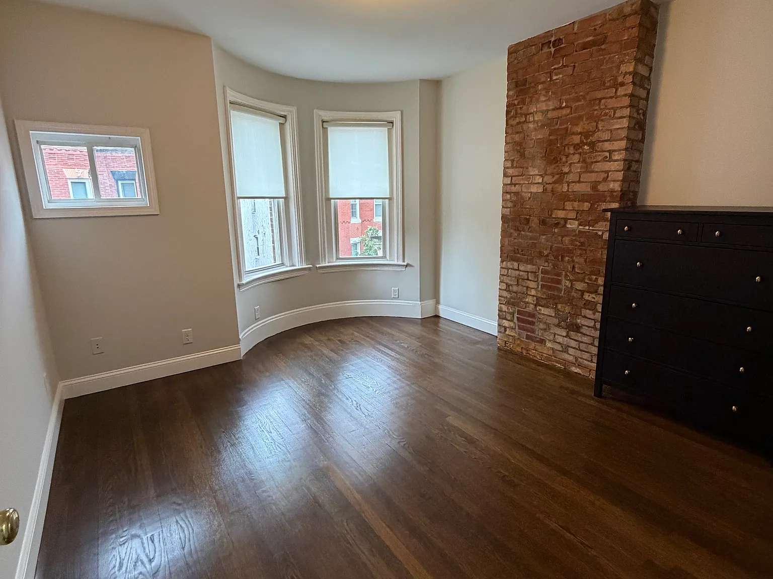 3 bed, 1300 sqft, $4,800 — Photo 2