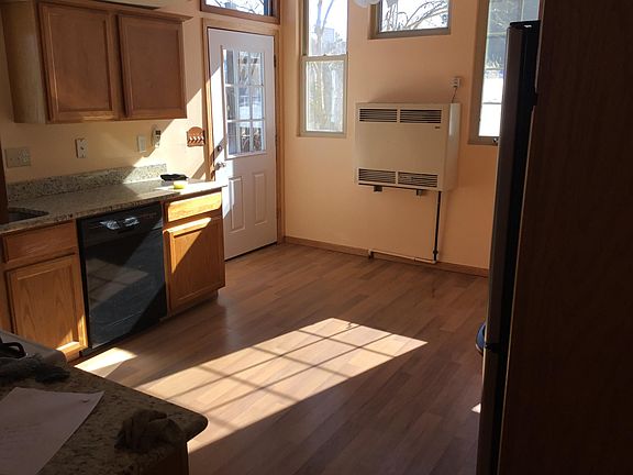 Additional kitchen picture