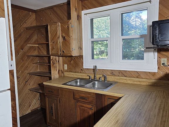 4th image of 10164 Resort Rd