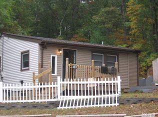 721 Meadow Rd, Smithtown, NY 11787