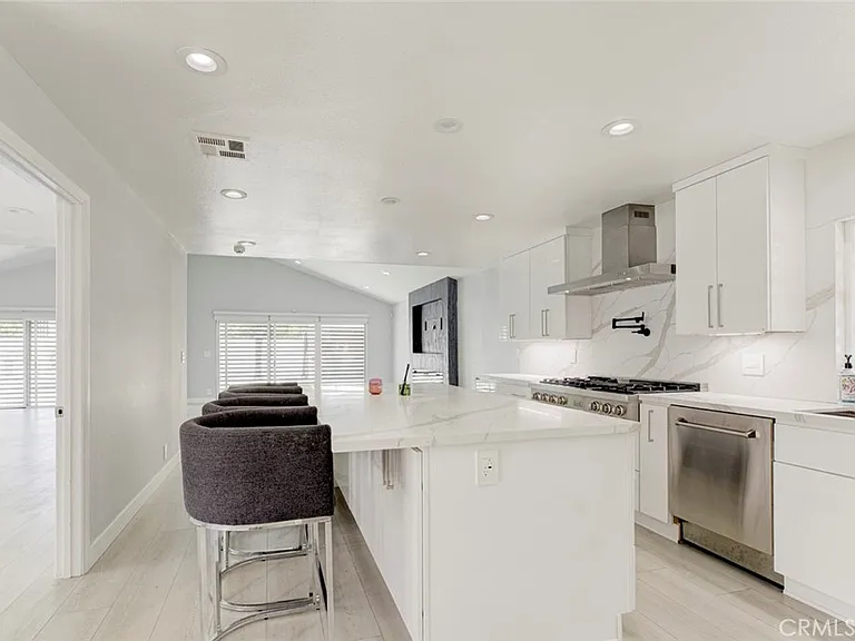 9450 Tampa Ave — Photo 23