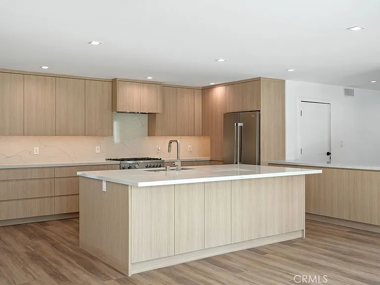6108 Sadring Ave — Photo 12