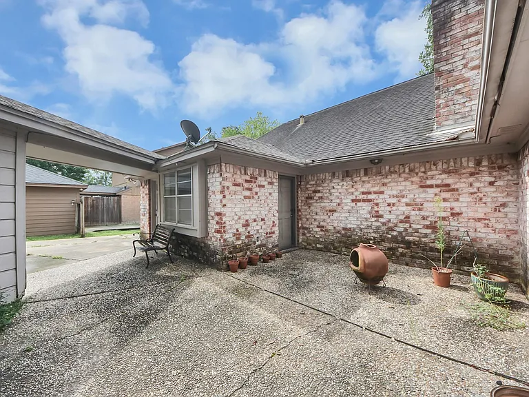 7510 Renmark Ln — Photo 47