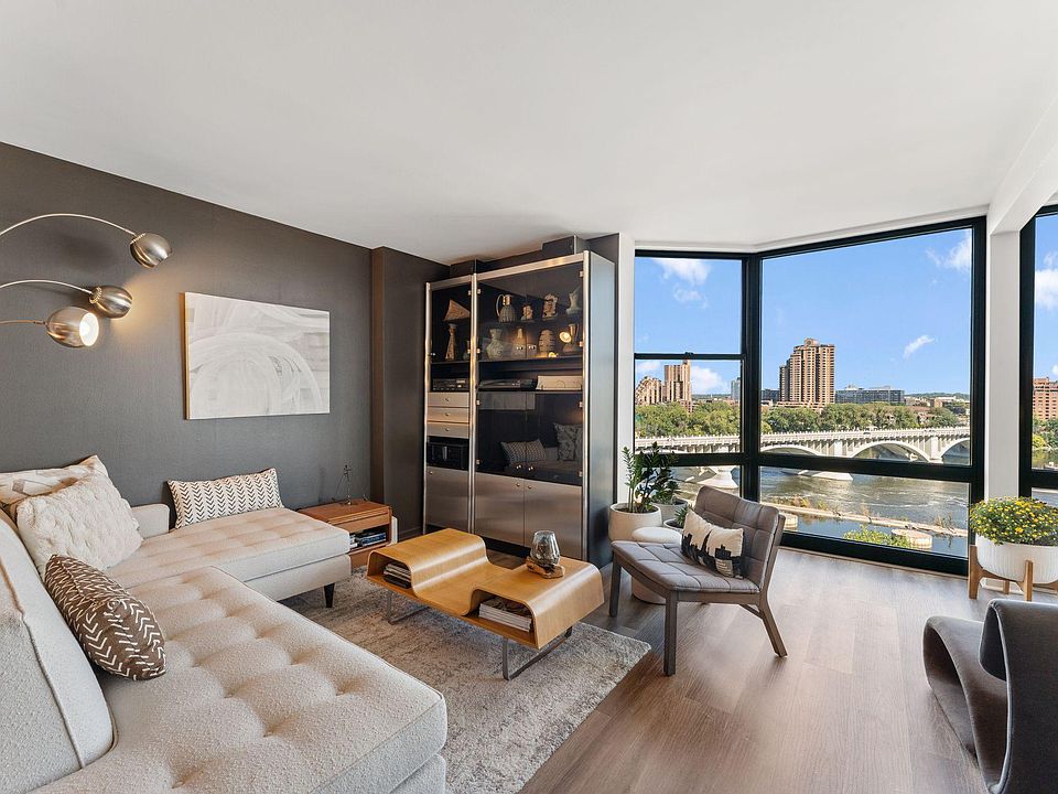 1st image of 401 1st St S #912