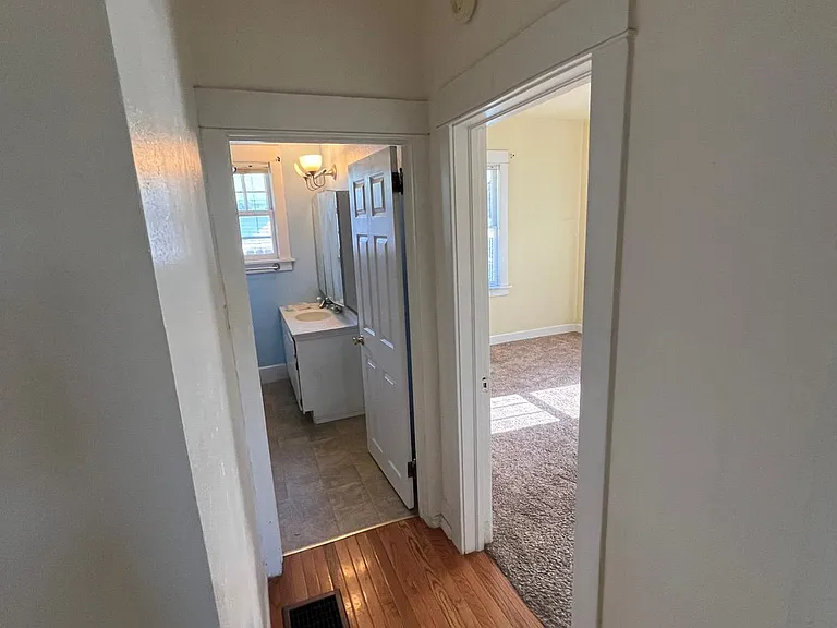 705 S 13th Ave — Photo 9