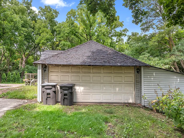 17130 Beck Rd — Photo 45
