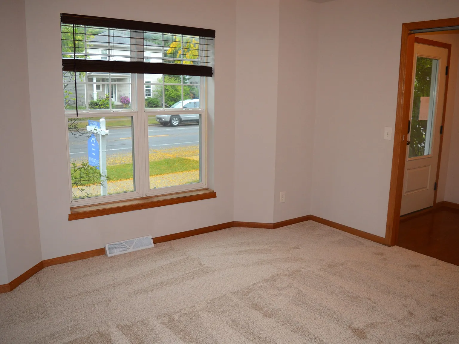 4 bed, 2.5 bath, 2011 sqft, $2,695 — Photo 3