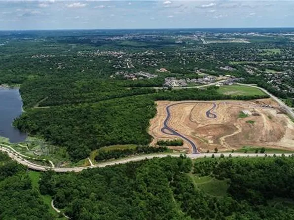 22076 W 93rd Ter, Lenexa, KS 66220