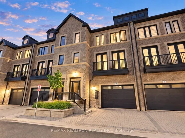260 Eagle St #10, Newmarket, ON L3Y 0G6