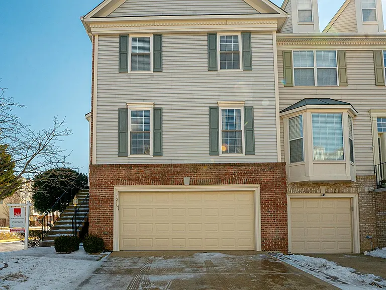 7036 Kings Manor Dr — Photo 2