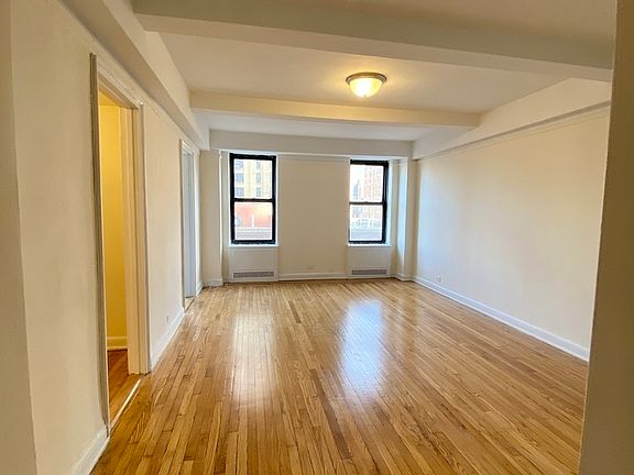 3rd image of 200 W 15th St APT 8B