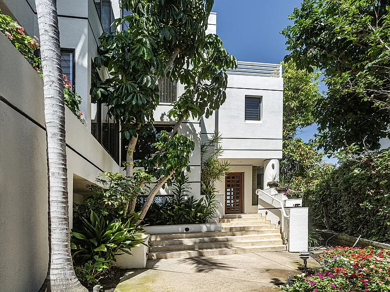 61 The Point — Photo 15