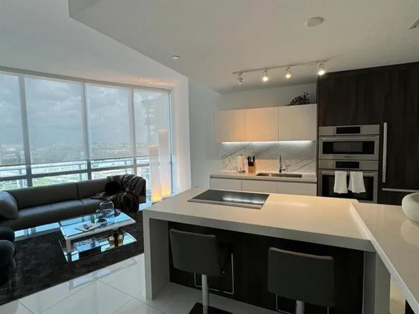 851 NE 1st Ave, Miami, FL