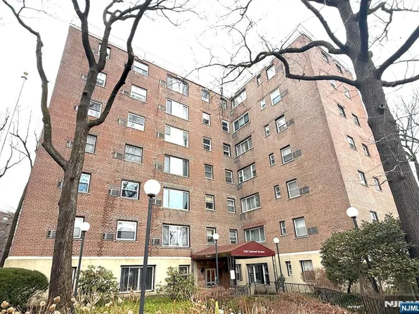 2345 Linwood Ave APT 4B, Fort Lee, NJ 07024