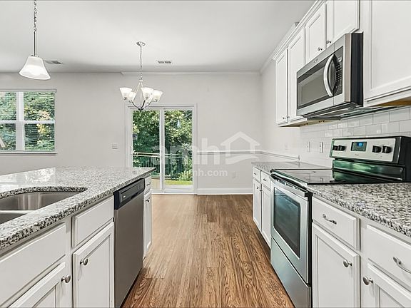 4th image of 130 Pelican Ln