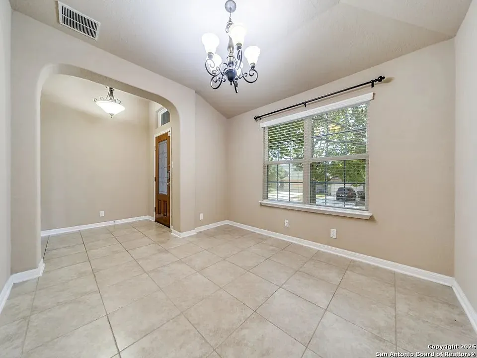 4 bed, 2174 sqft, $2,375 — Photo 3