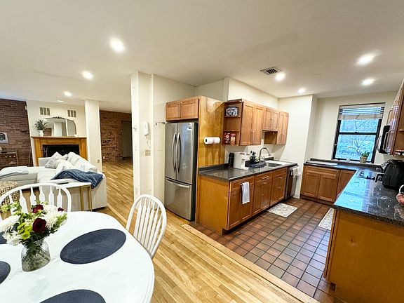 2nd image of 96 Gainsborough St #103F