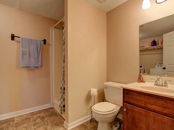3rd image of 424 Cook Dr