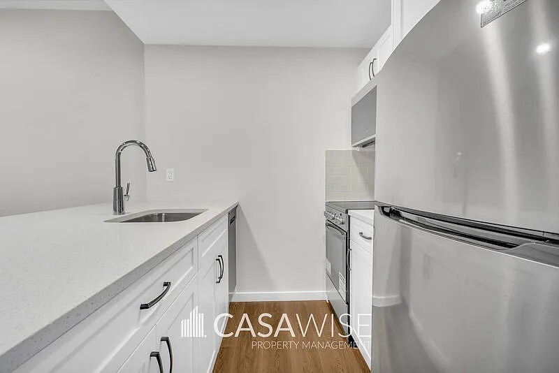 2 bed, 1.0 bath, 554 sqft, $1,099 — Photo 2