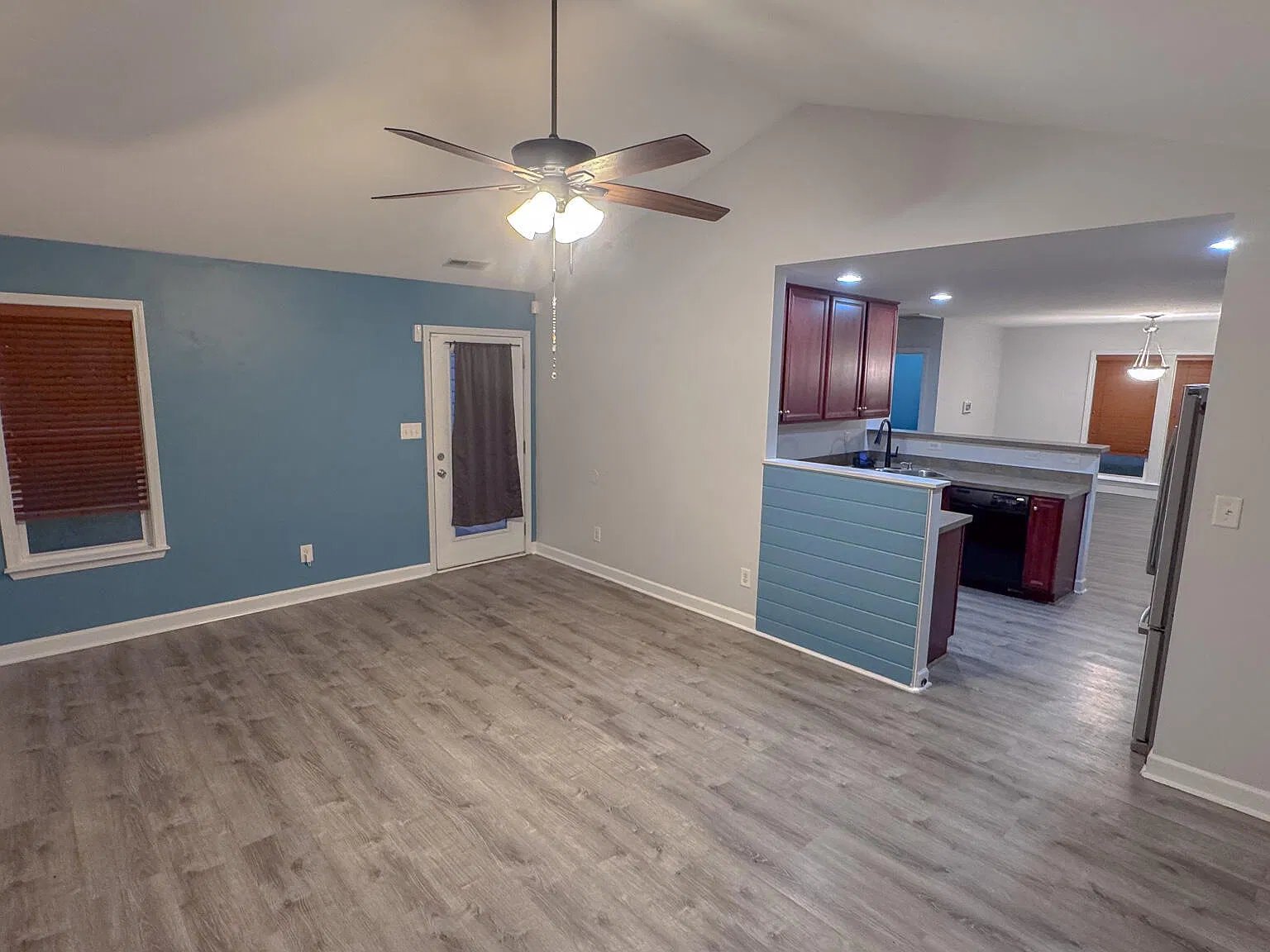 3 bed, 2.0 bath, 1306 sqft, $1,825 — Photo 4