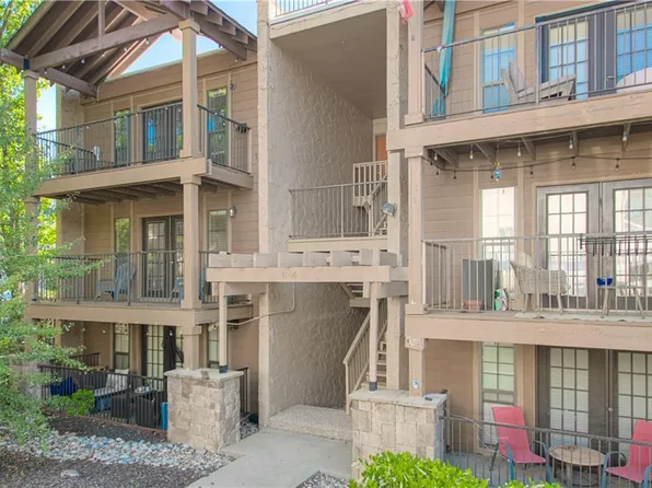4727 Jarboe St APT 13, Kansas City, MO 64112