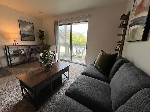 Lexington Manor Apartments — Photo 8