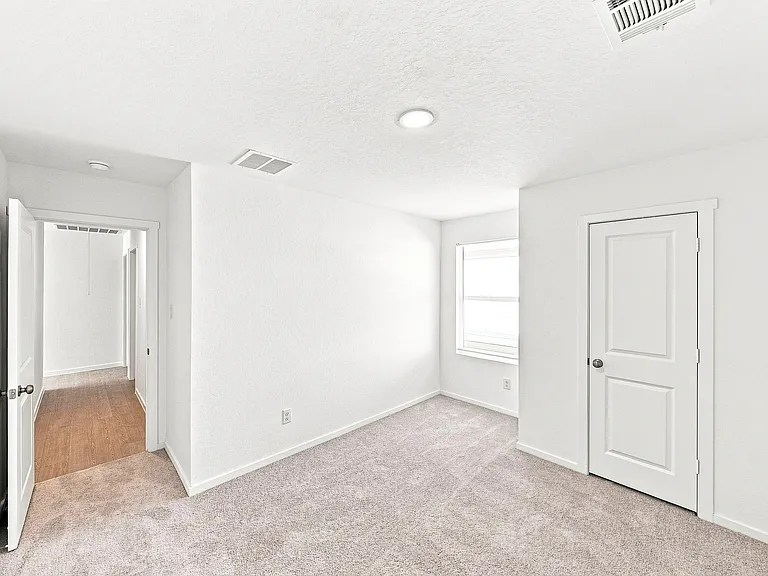271 Zyra Ave — Photo 23