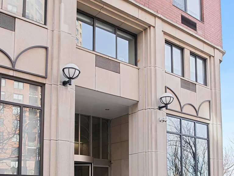 380 Rector Pl #20B — Photo 7