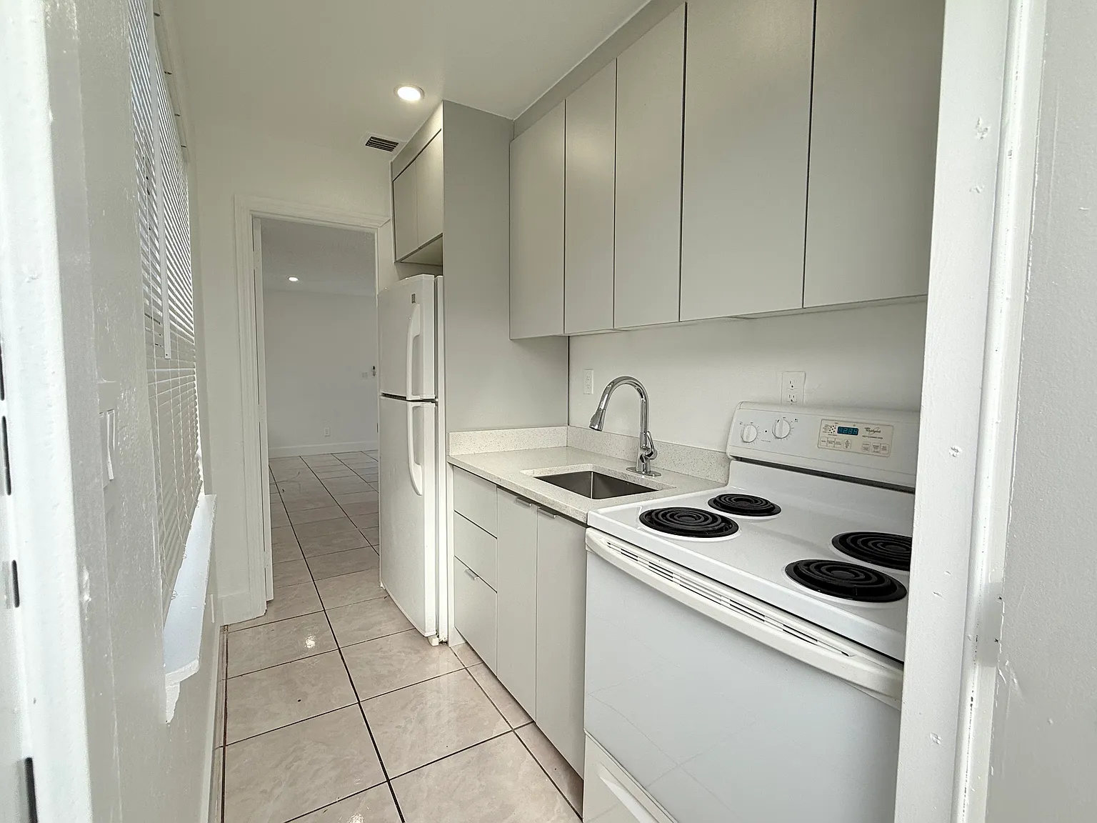 1 bed, 350 sqft, $1,150 — Photo 4