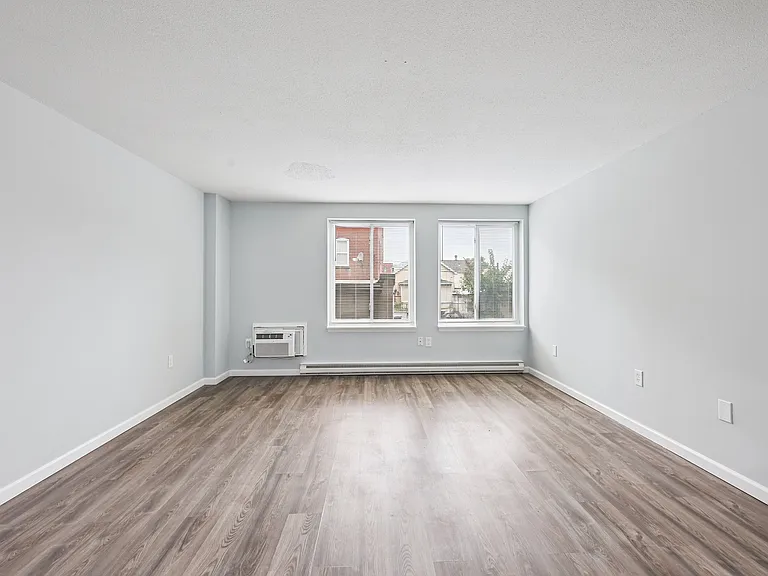 356 Franklin Ave #4 — Photo 2