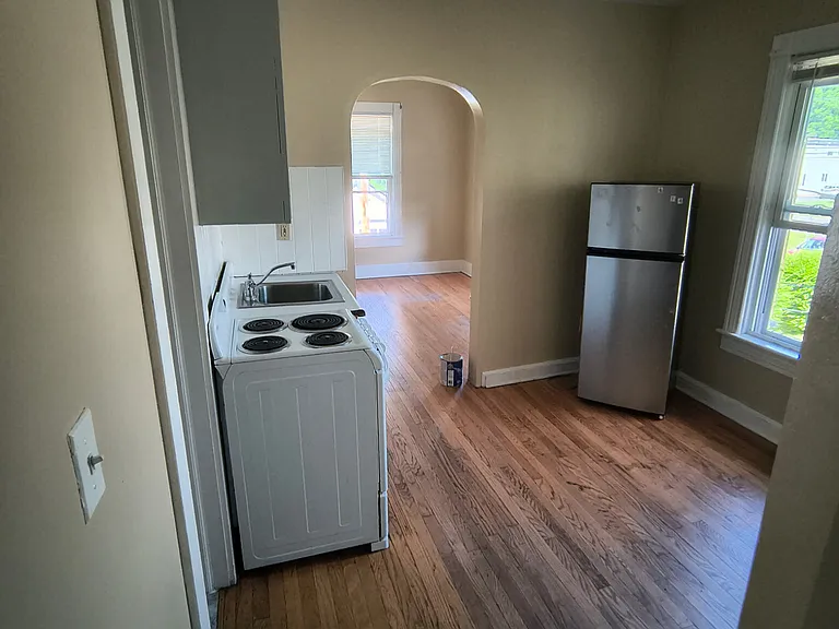 38 Pine St #3 — Photo 3