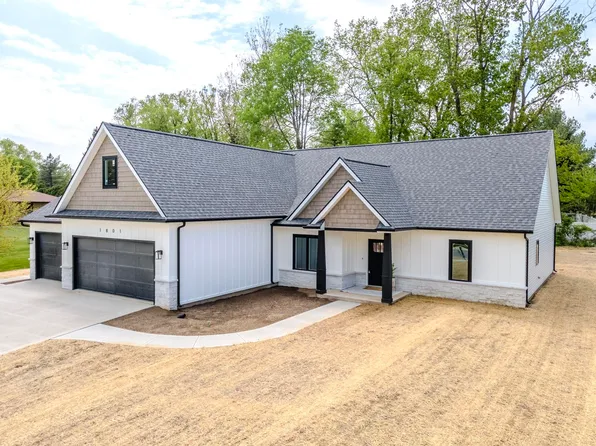 1801 Fairway Dr, Auburn, IN 46706