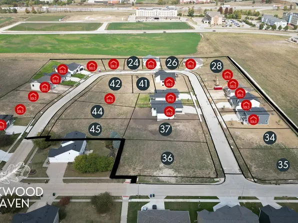 42 90th St, Urbandale, IA 50322