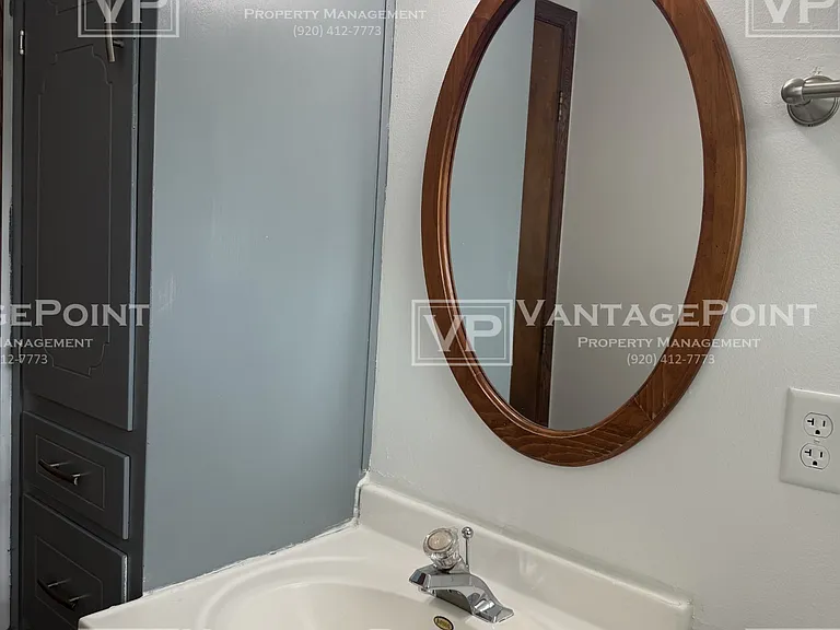 1711 Edgehill Dr — Photo 9