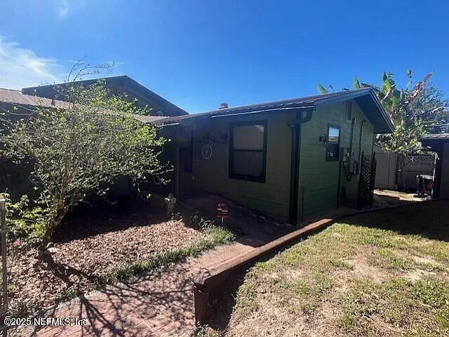3 bed, 2.0 bath, 2224 sqft, $2,000 — Photo 2