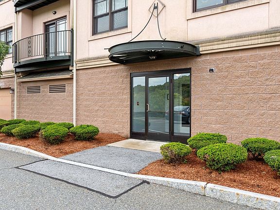 3rd image of 558 E Merrimack St Unit 34