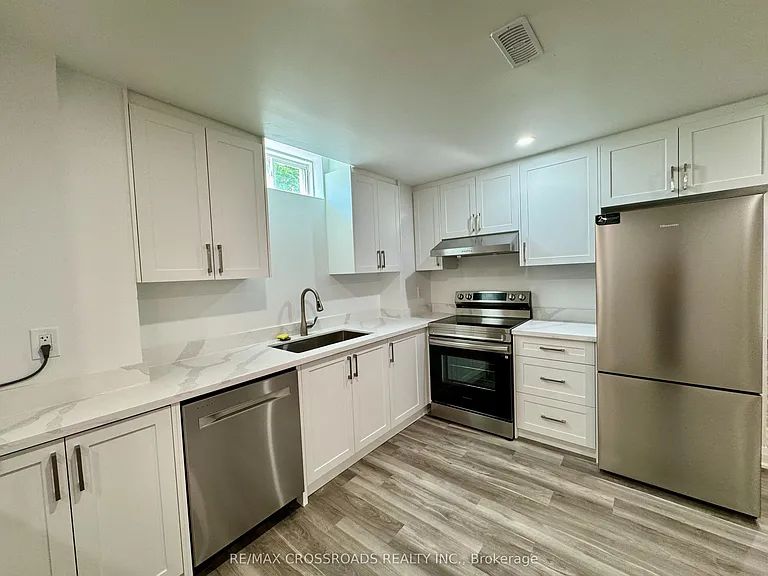 375 Wilfred Murison Ave #BASEMENT — Photo 11