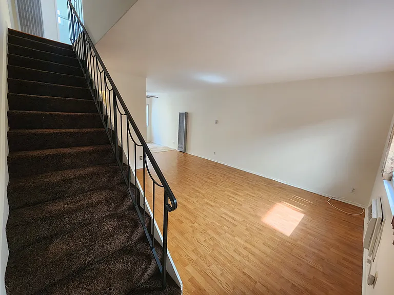 1141 Irving Ave #3 — Photo 15