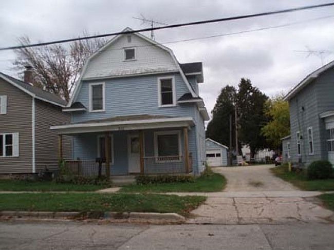 2nd image of 320 Webster St