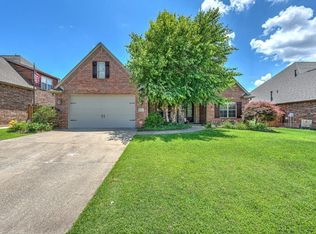 1724 W Cunningham Ave, Rogers, AR 72758