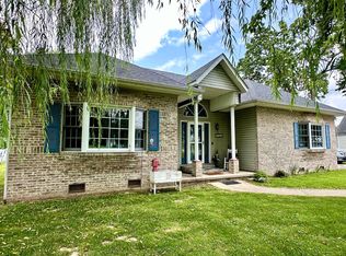 7705 Old Highway 50, Flora, IL 62839