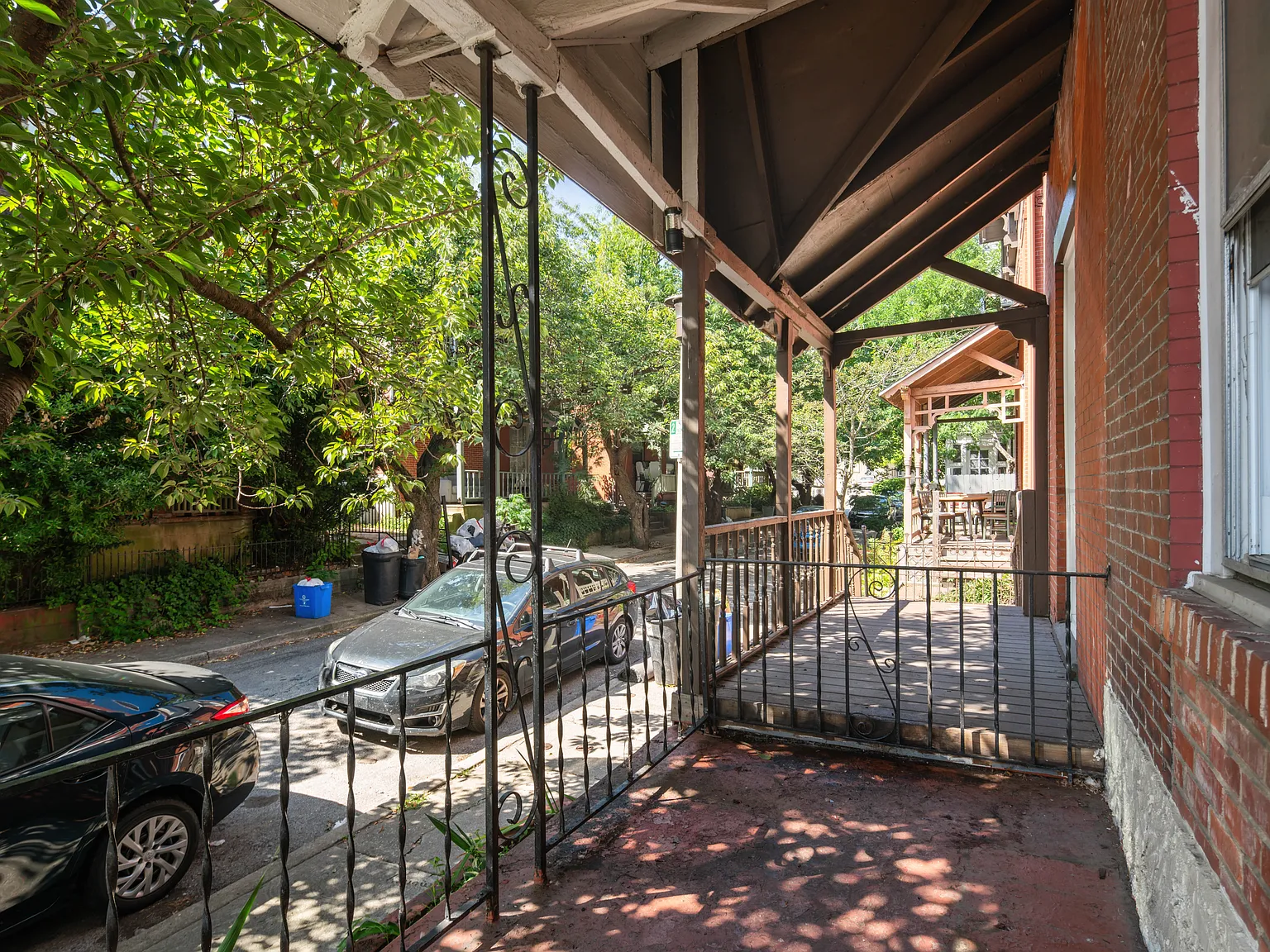 6 bed, 3.5 bath, 2200 sqft, $2,999 — Photo 3