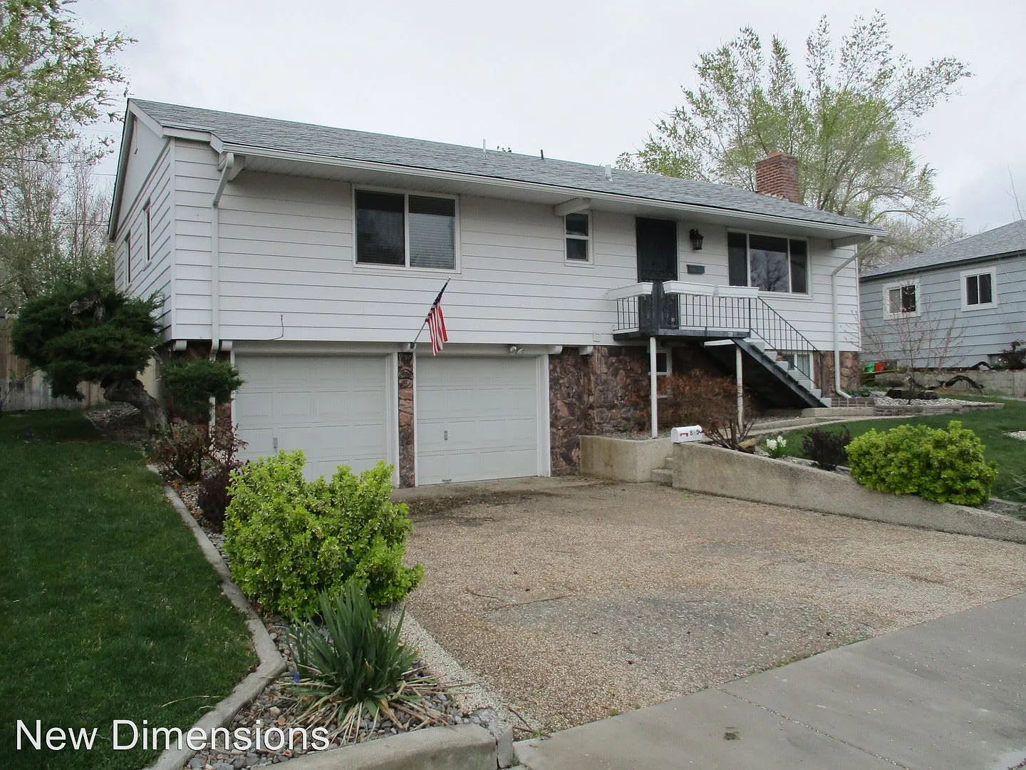 865 Reeves Ave photo 1
