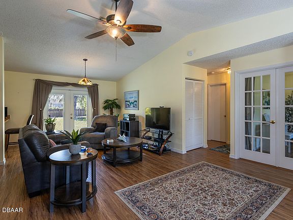 5th image of 18 White Feather Ln