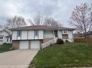 1640 NE Westwind Dr, Lees Summit, MO 64086