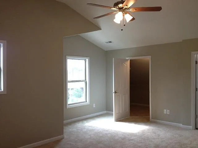 3305 Sweet Clover Ln — Photo 32