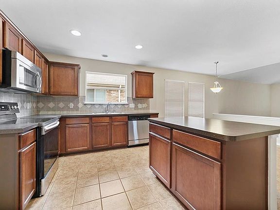 5th image of 2373 Graystone Dr